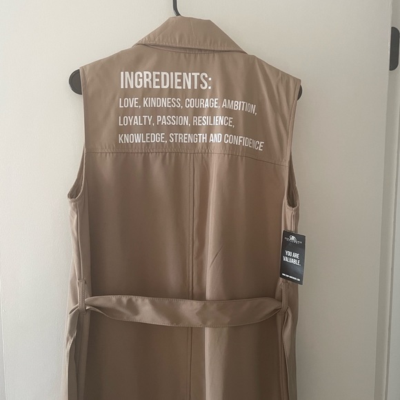 Women's Tan Trench Coat (NWT) - Picture 5 of 7